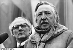 Archivo:Bundesarchiv Bild 183-S0128-026, Berlin, Luis Corvalan und Erich Honecker