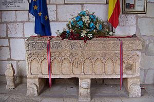 Archivo:Burgos Covarrubias Colegiata claustro sarcofago princesa Cristina lou