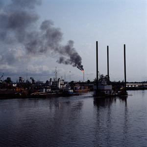 Archivo:Burning Gas Flare Nembe Creek, Nigeria