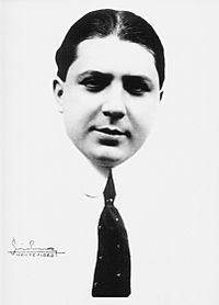 Archivo:Carlos Gardel (1890-1935) in 1917