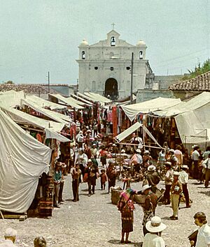 Archivo:Chichicastenango75MarketChurchSemanaSantoC
