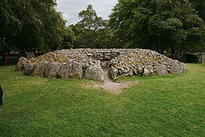 Archivo:Clava cairn (Balnauran of Clava) 28