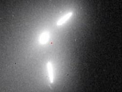 Archivo:Composite image of Comet ISON; April 2013