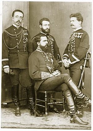 Archivo:Don Carlos con José María de Orbe y José Ponce de León