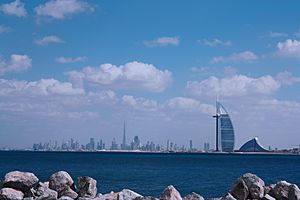 Archivo:Dubai skylines (Pixabay 1536496)