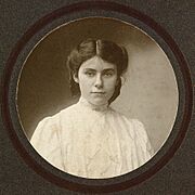 Edith Bratt, The Victoria Studio, 201 Broad Street, Birmingham, aged 17, 1906, Tolkien Trust.jpg