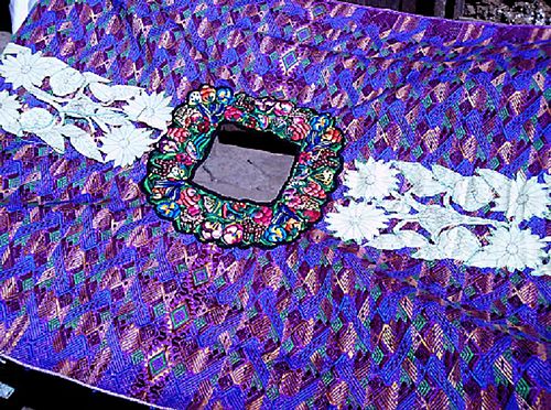 Güipil elaborado en San Pedro Sacatepéquez, San Marcos.jpg