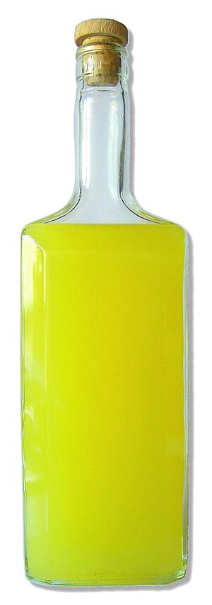 Archivo:Homemade limoncello