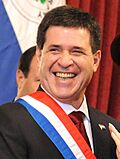 Horacio Cartes con banda