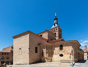 Archivo:Iglesia de San Martín, Segovia, España, 2024-06-14, DD 20