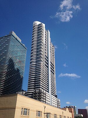 Archivo:Infinity at Brickell at dusk