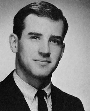 Archivo:Joe Biden in 1965 Edition of Blue Hen Yearbook