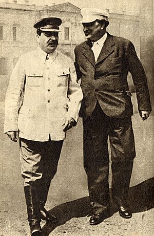 Archivo:Joseph Stalin and Georgi Dimitrov, 1936