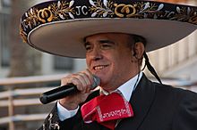Juancho el charro cantando en una actuación.jpg