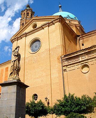 La Almunia de Doña Godina - Plaza del Jardín, Sagrado Corazón e Iglesia de la Asunción.jpg