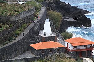 Archivo:La Palma - San Andres y Sauces - San Andres - Paseo Marítimo Charco Azul 01 ies