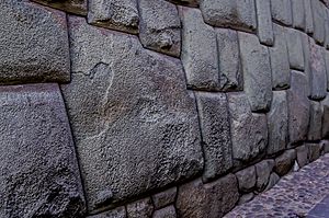 Archivo:La piedra de los doce ángulos, en calle Hatun Rumiyoc, Cuzco 05