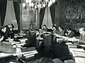 Archivo:Leopoldo Calvo Sotelo preside el Consejo de Ministros en el Congreso de los Diputados. Pool Moncloa. 27 de noviembre de 1981