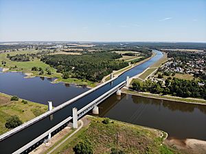 Archivo:Magdeburg Kanalbrücke aerial view 13