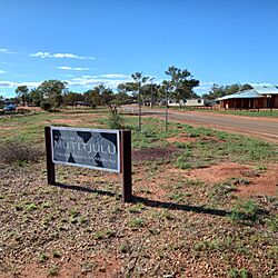 Mutitjulu entrance sign.jpg