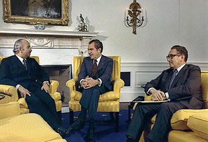 Archivo:Nixon and Kissinger