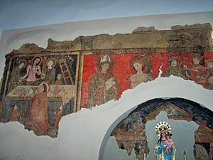 Archivo:Pinturas murales 1 iglesia santiago-Capilla-Badajoz