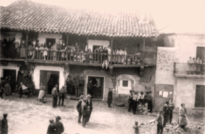 Archivo:Plaza mayor de Aldeadávila de la Ribera en 1923