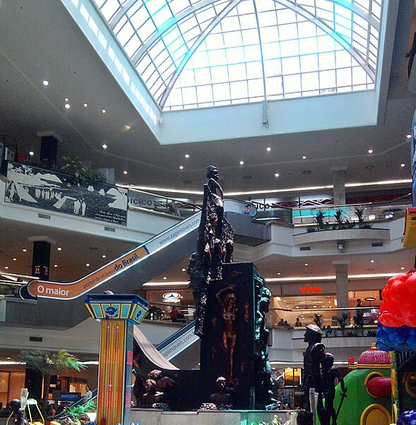 Praiamar shopping4 (cropped)