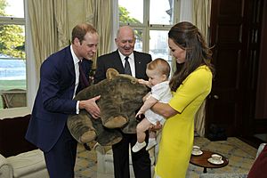 Archivo:Prince William, Catherine, Prince George and Peter Cosgrove