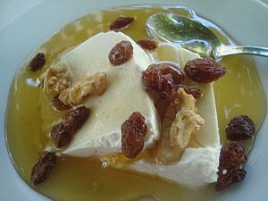 Archivo:Queso Requesón con Miel y frutos secos