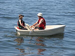 Archivo:Rowboat with oars