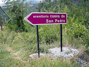 Archivo:Señalización desde la carretera del Eremitorio de Argés