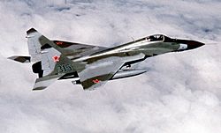 Archivo:Soviet MiG-29 over Alaska 1989