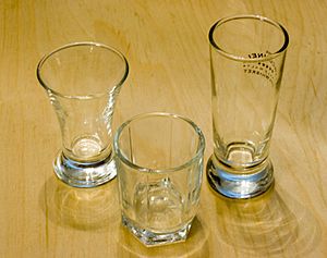 Archivo:Three shotglasses