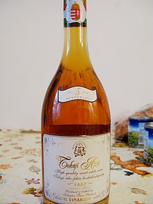Archivo:Tokaji wine