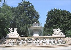 Archivo:Wittelsbacherbrunnen Muenchen-1