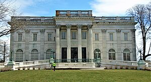 Archivo:2021 Marble House, 596 Bellevue Avenue, Newport