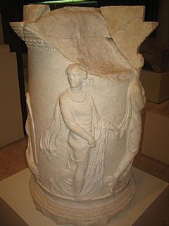 Archivo:Altar of Jupiter (Roman theatre, Cartagena)