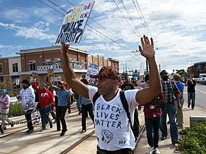 Archivo:Black Lives Matter protest against St. Paul police brutality (21552673186)