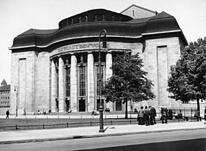 Archivo:Bundesarchiv B 145 Bild-P015298, Berlin, Volksbühne