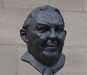 Archivo:Bust of Ludwig Erhard