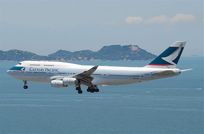 Cathay Pacific Boeing 747-400; B-HOY@HKG;04.08.2011 615kt (6207861066)
