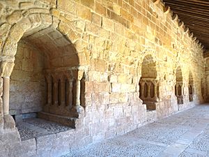 Archivo:Claustro de la Concatedral de San Pedro, Soria, Spain