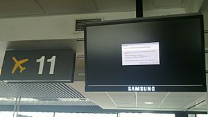 Archivo:Computer Screen with software error at Gate 11 (SCL)