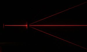 Archivo:Diffraction-red laser-diffraction grating PNr°0126