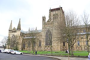Archivo:Durham Cathedral, March 2017 (2) (33000266084)