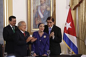 Archivo:Entrega de Orden del Libertador de los Esclavos a Directora del Ballet Nacional de Cuba, Alicia Alonso. - 32899871334