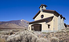 Ermita de Nuestra Señora de las Nieves, Parque Nacional del Teide, Tenerife, España, 2012-12-16, DD 01.jpg