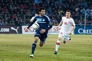 Archivo:Ezequiel Garay (L), Granit Xhaka (R) - Switzerland vs. Argentina, 29th February 2012