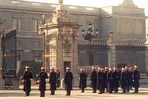 Archivo:Guardias reales en 2001